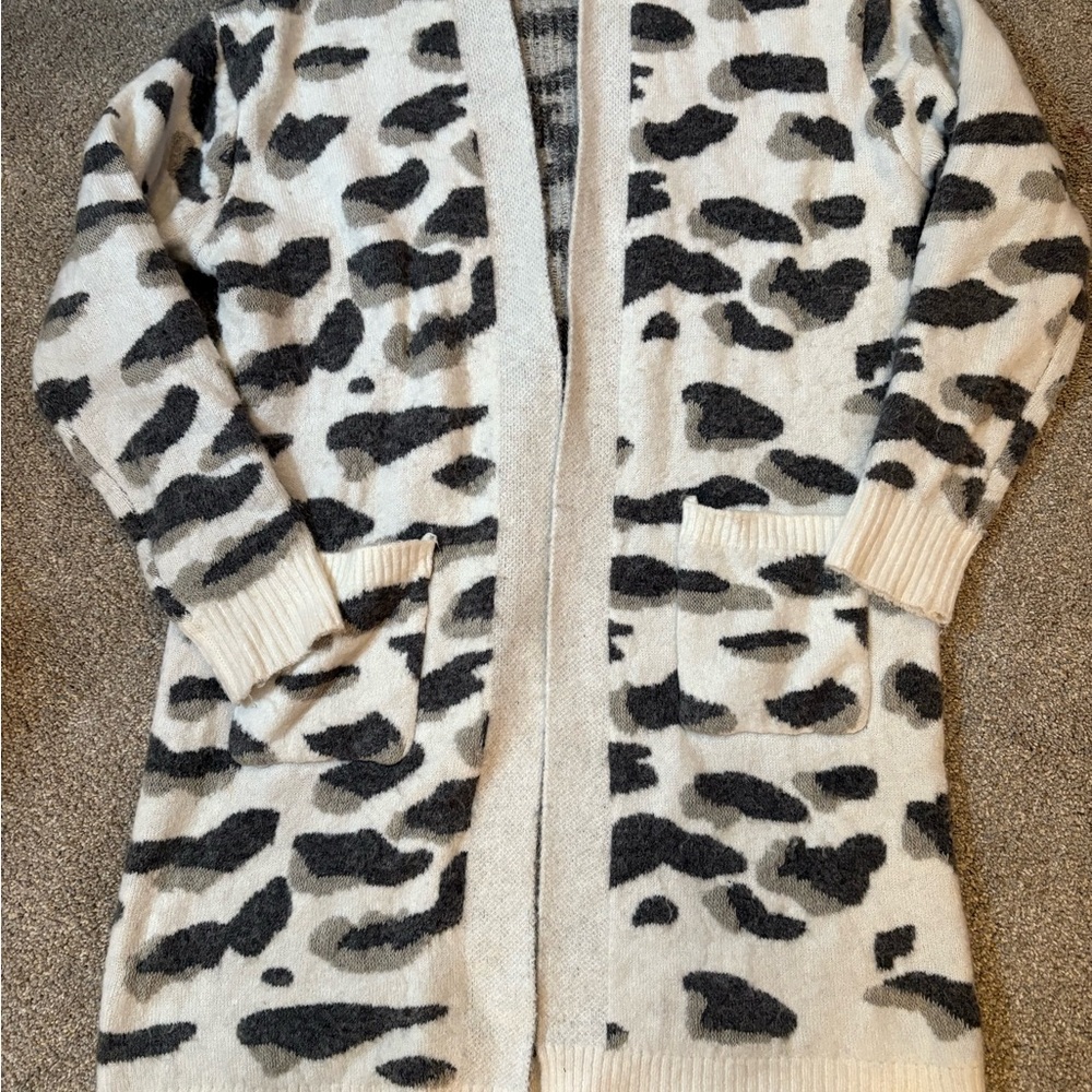 Altar'd State cardigan. Worn 1 time/EUC. Size XS/S.